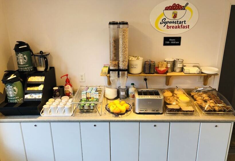 酒店 Super 8 By Wyndham Lake Country/winfield Area