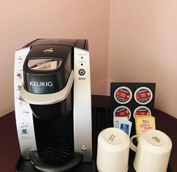 酒店 Super 8 By Wyndham Lake Country/winfield Area