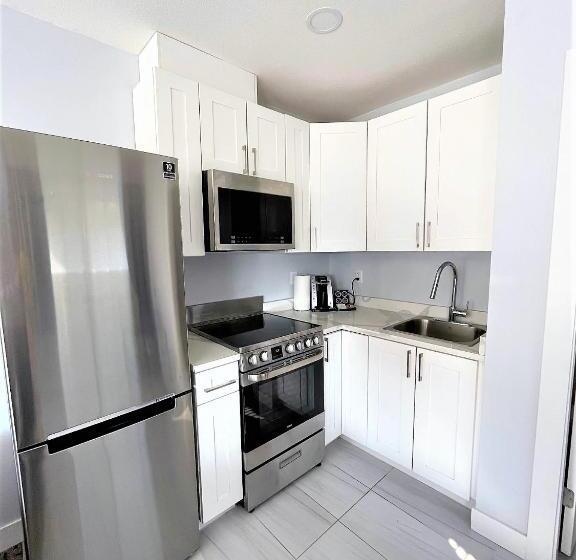 酒店 Super 8 By Wyndham Lake Country/winfield Area