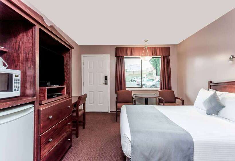 酒店 Super 8 By Wyndham Lake Country/winfield Area