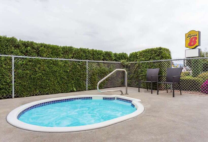 酒店 Super 8 By Wyndham Lake Country/winfield Area