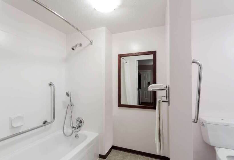 酒店 Super 8 By Wyndham Lake Country/winfield Area