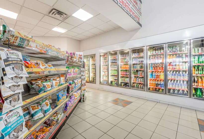 호텔 Super 8 By Wyndham Mississauga