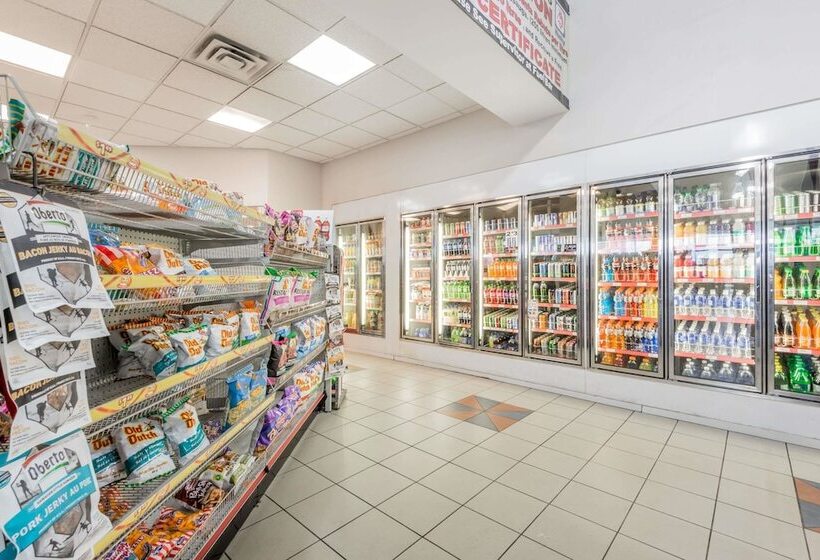 호텔 Super 8 By Wyndham Mississauga