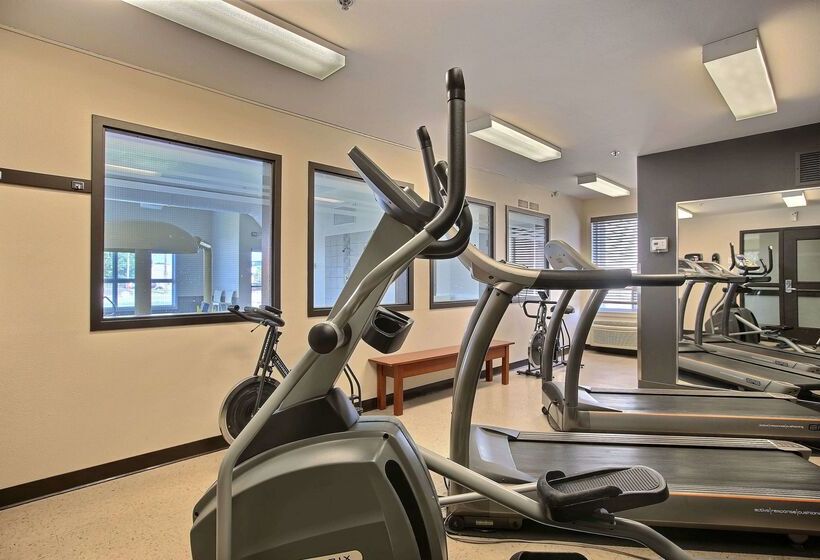 فندق Super 8 By Wyndham Troisrivieres