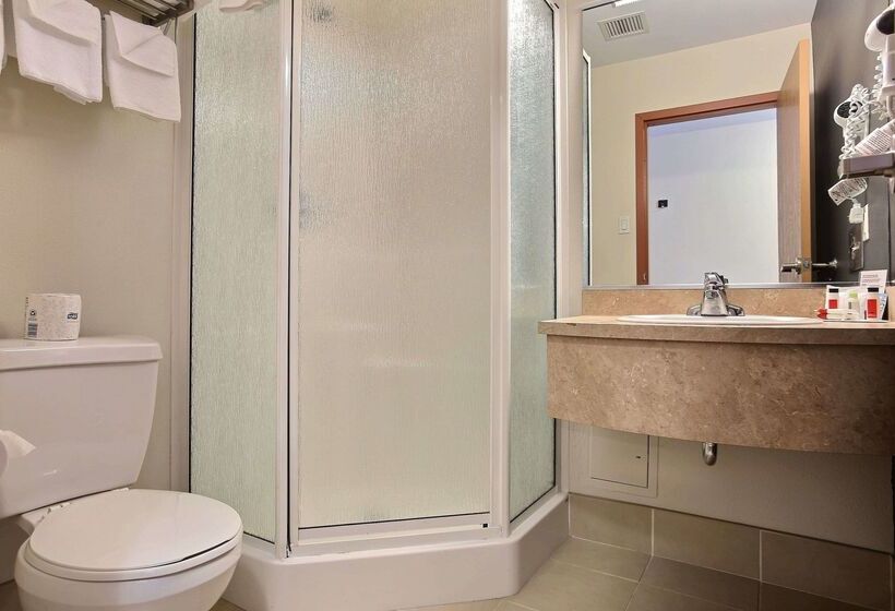 فندق Super 8 By Wyndham Troisrivieres