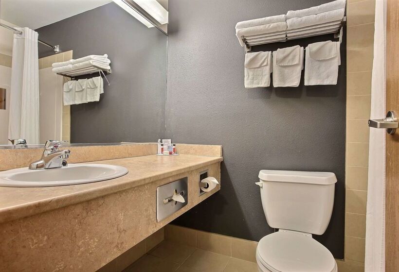 فندق Super 8 By Wyndham Troisrivieres