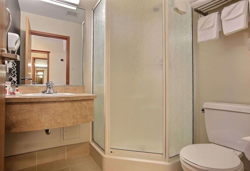 فندق Super 8 By Wyndham Troisrivieres