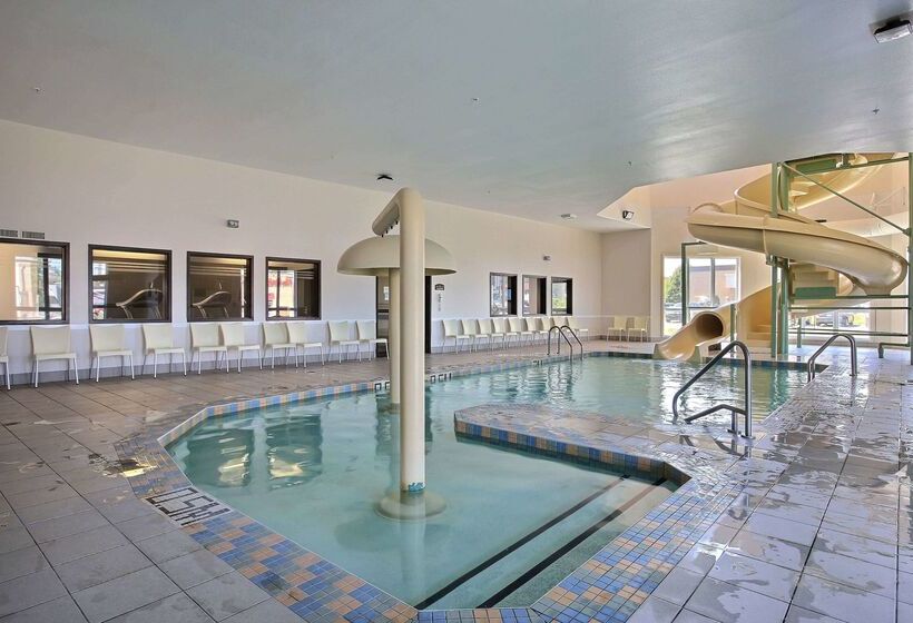 فندق Super 8 By Wyndham Troisrivieres