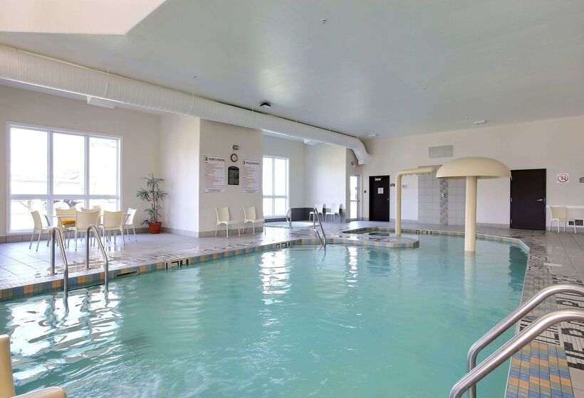 فندق Super 8 By Wyndham Troisrivieres