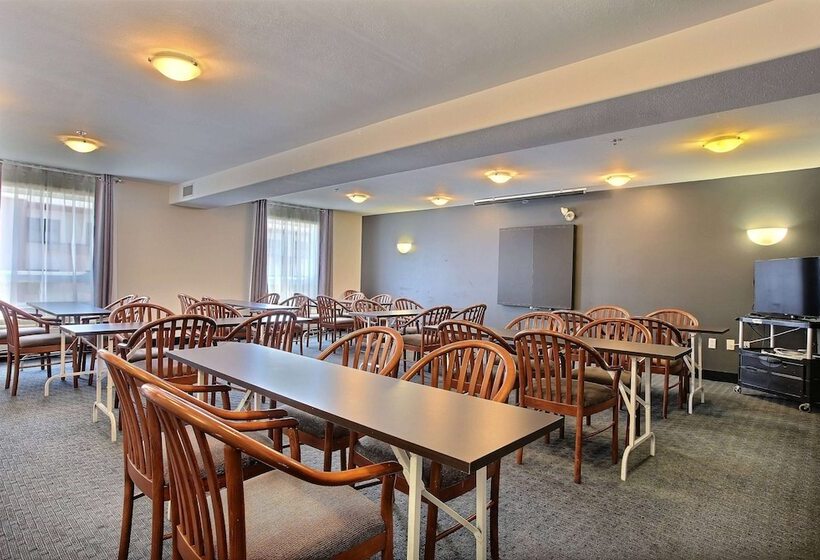 فندق Super 8 By Wyndham Troisrivieres
