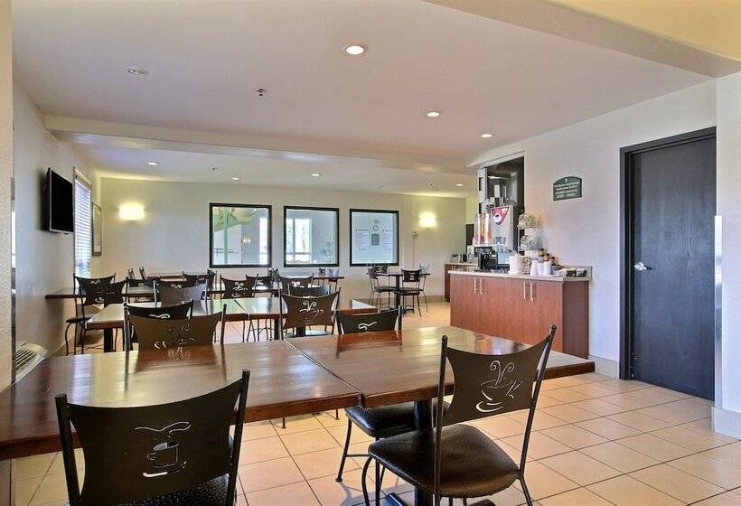 فندق Super 8 By Wyndham Troisrivieres