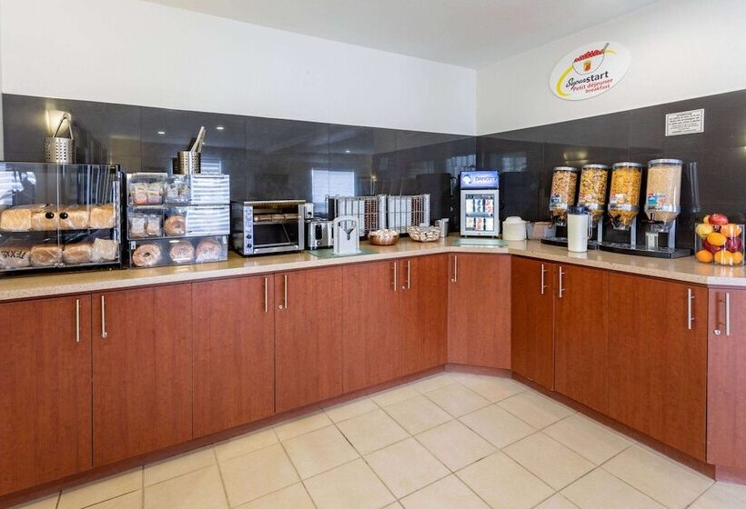 فندق Super 8 By Wyndham Troisrivieres