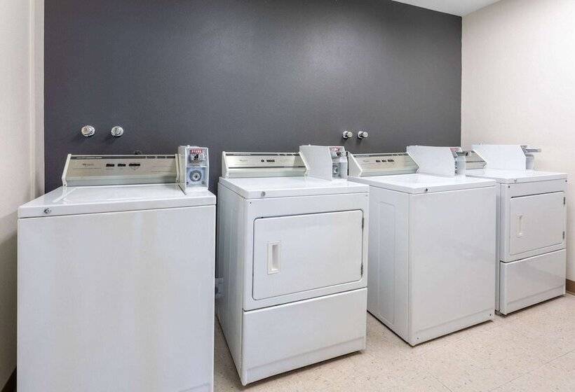 فندق Super 8 By Wyndham Troisrivieres