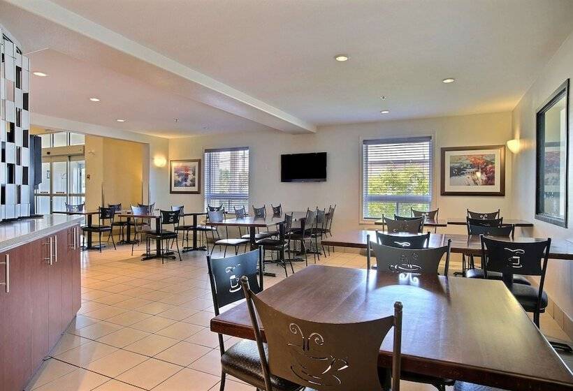 فندق Super 8 By Wyndham Troisrivieres
