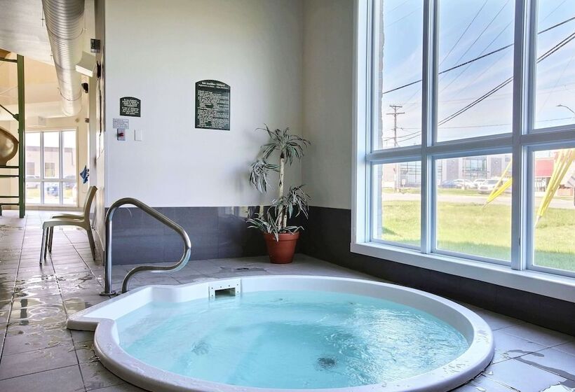 فندق Super 8 By Wyndham Troisrivieres
