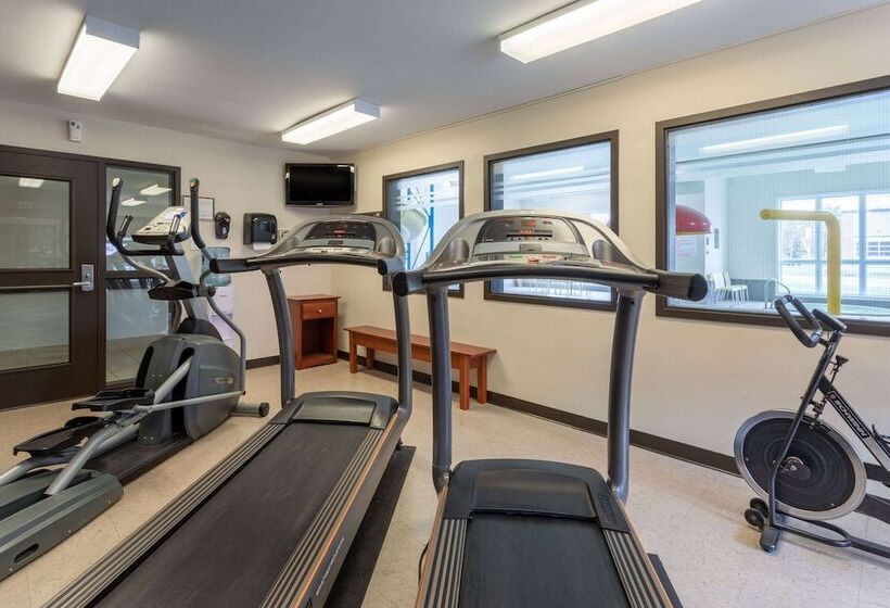 فندق Super 8 By Wyndham Troisrivieres