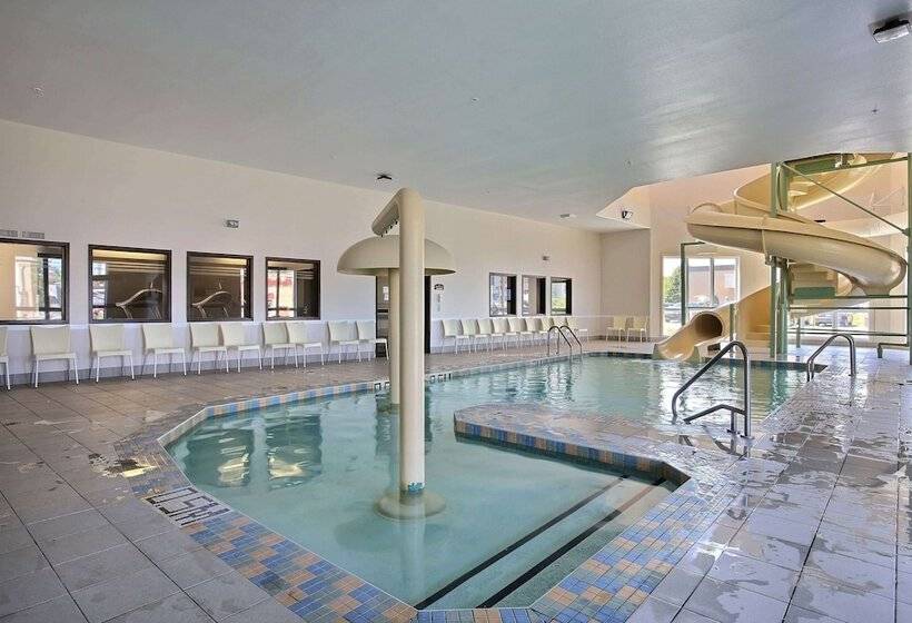 فندق Super 8 By Wyndham Troisrivieres