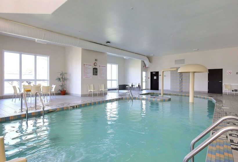 فندق Super 8 By Wyndham Troisrivieres