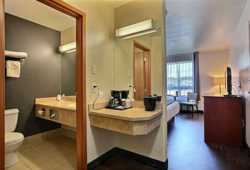 فندق Super 8 By Wyndham Troisrivieres