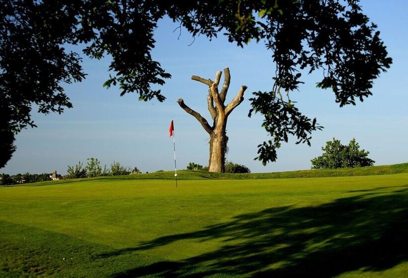 The Wiltshire Hotel, Golf And Leisure Resort