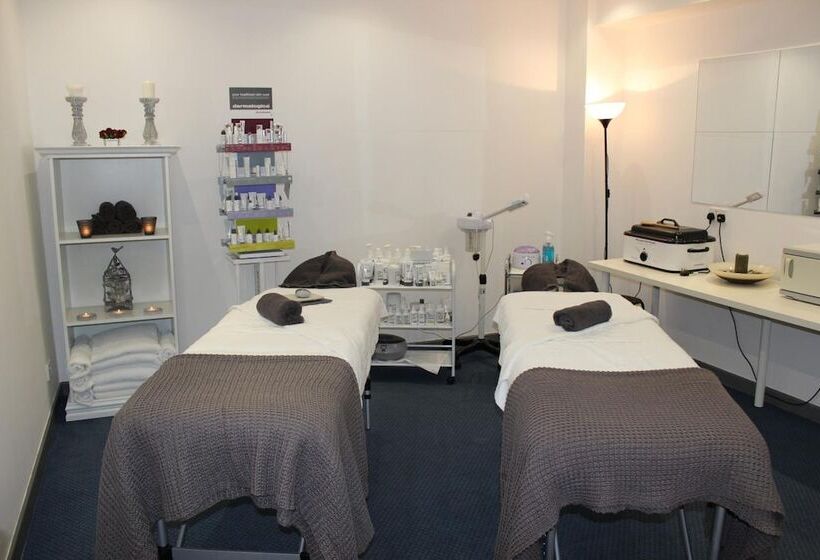 The Wiltshire Hotel, Golf And Leisure Resort