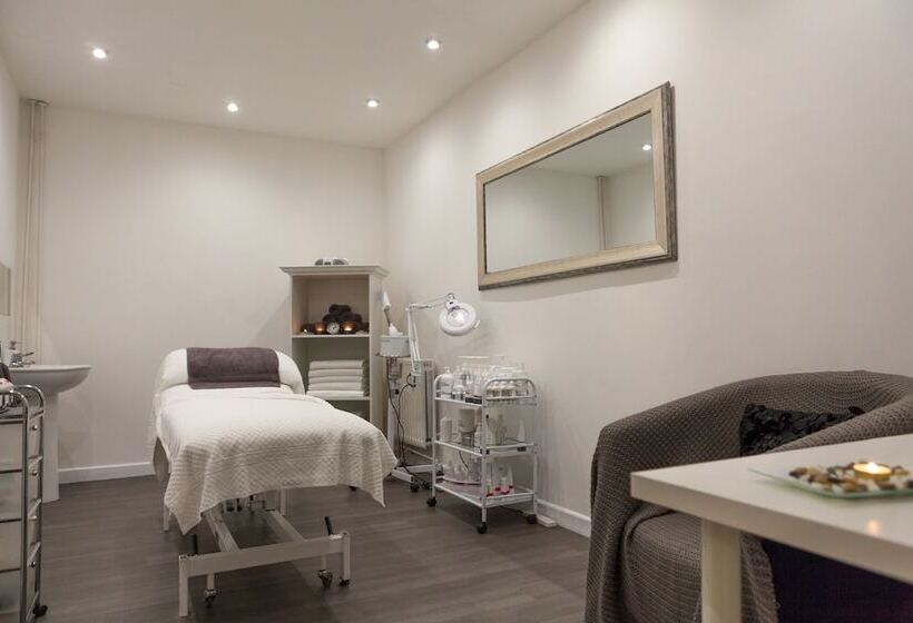 The Wiltshire Hotel, Golf And Leisure Resort