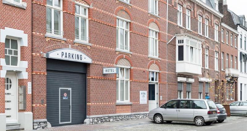 هتل Townhouse Apartments