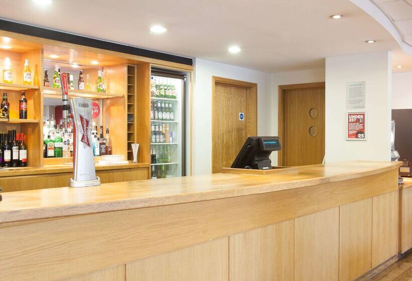 호텔 Travelodge Bournemouth