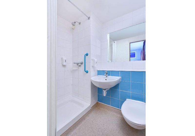 ホテル Travelodge Glastonbury