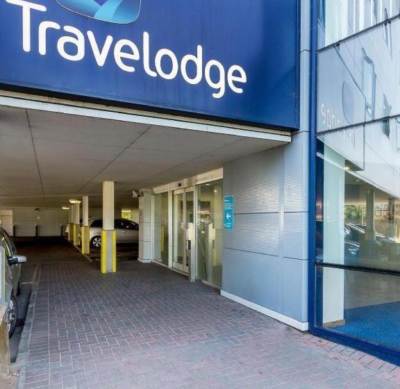 בית מלון כפרי Travelodge Guildford