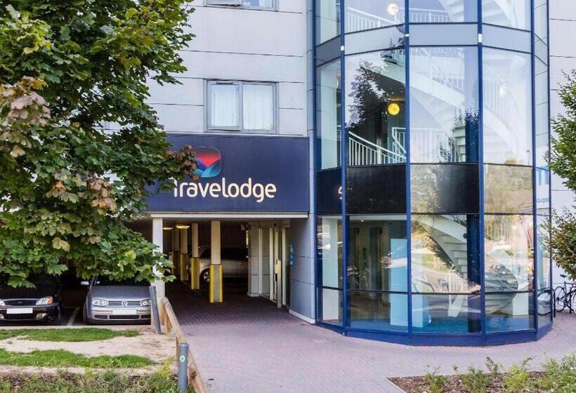 בית מלון כפרי Travelodge Guildford