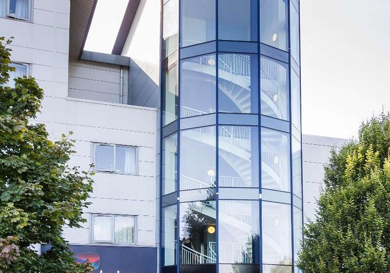 בית מלון כפרי Travelodge Guildford