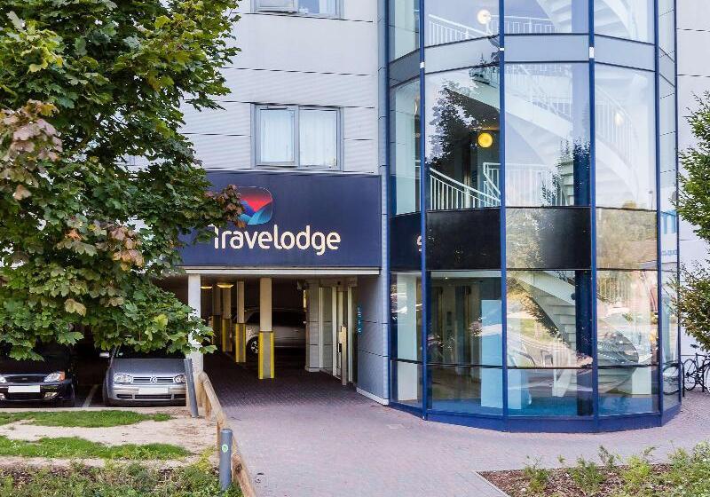 בית מלון כפרי Travelodge Guildford
