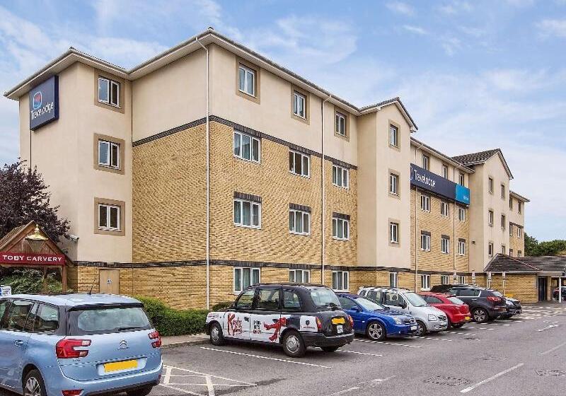 فندق Travelodge Harlow