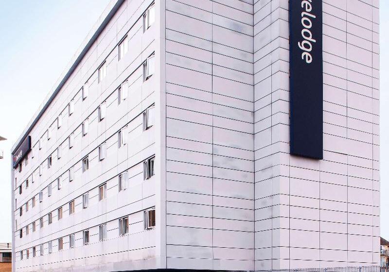 ホテル Travelodge London Feltham