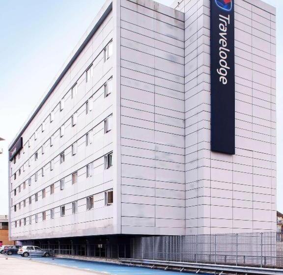 ホテル Travelodge London Feltham
