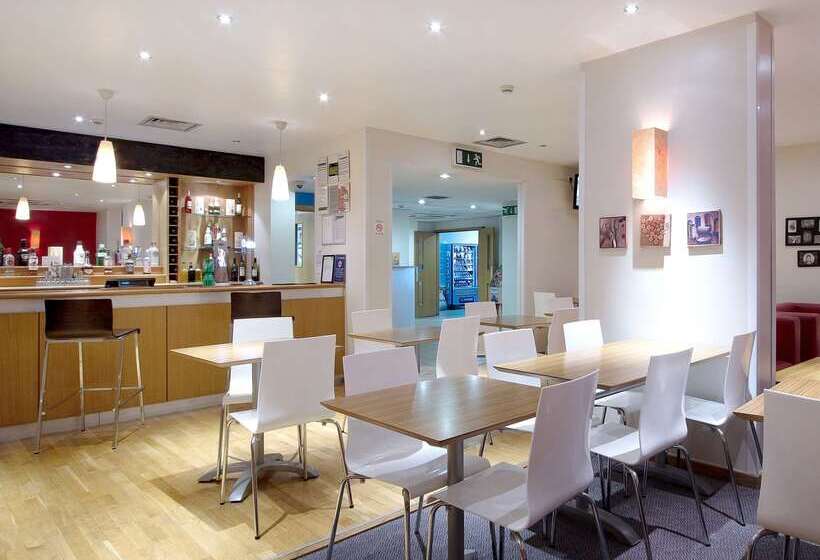 فندق Travelodge Preston Central