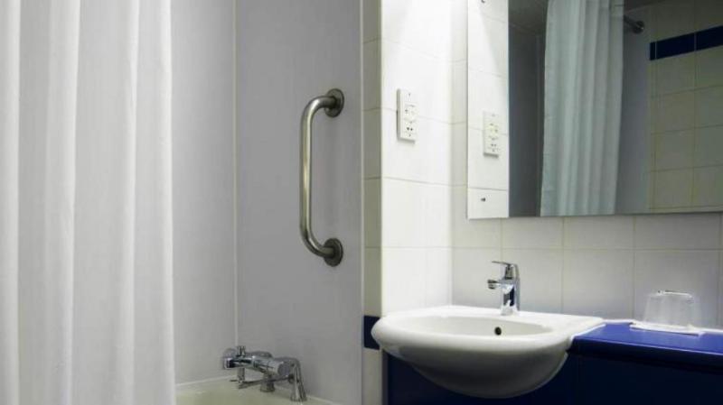 هتل Travelodge Sheffield Central