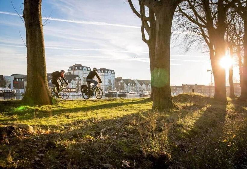 Отель Turnhout City