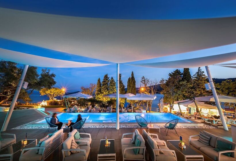 בית מלון כפרי Valamar Bellevue Resort