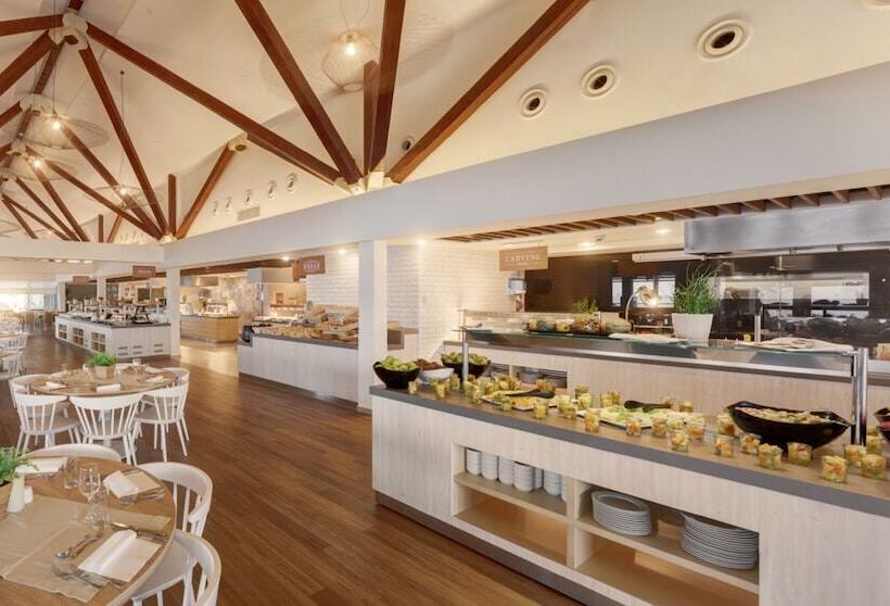 בית מלון כפרי Valamar Bellevue Resort