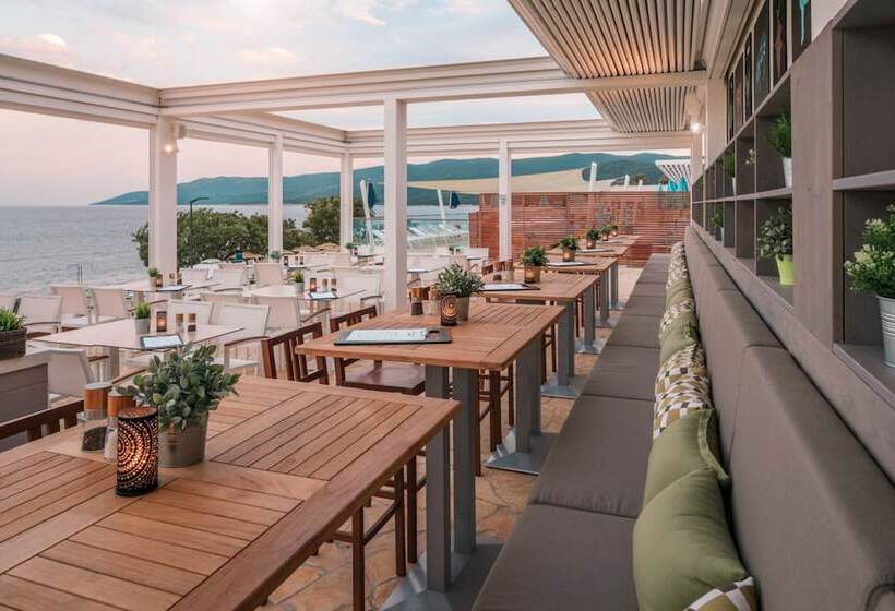 בית מלון כפרי Valamar Bellevue Resort