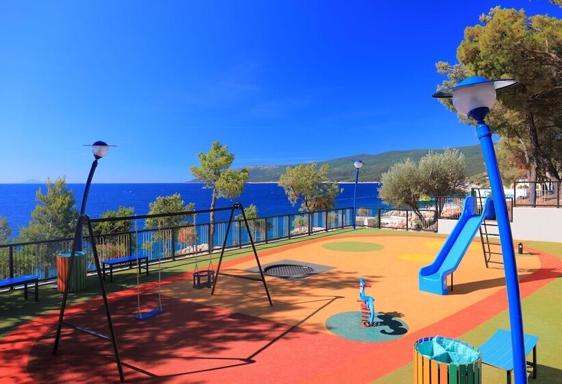 בית מלון כפרי Valamar Bellevue Resort