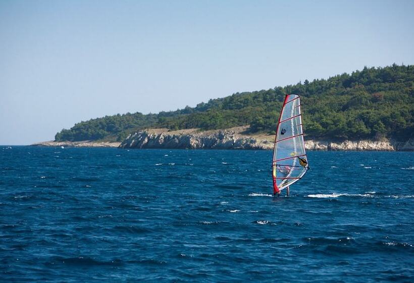 בית מלון כפרי Valamar Bellevue Resort