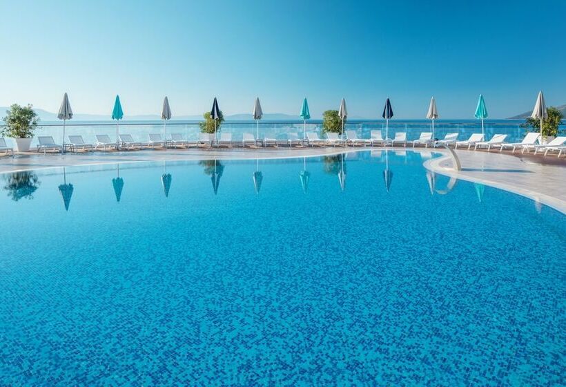 בית מלון כפרי Valamar Bellevue Resort