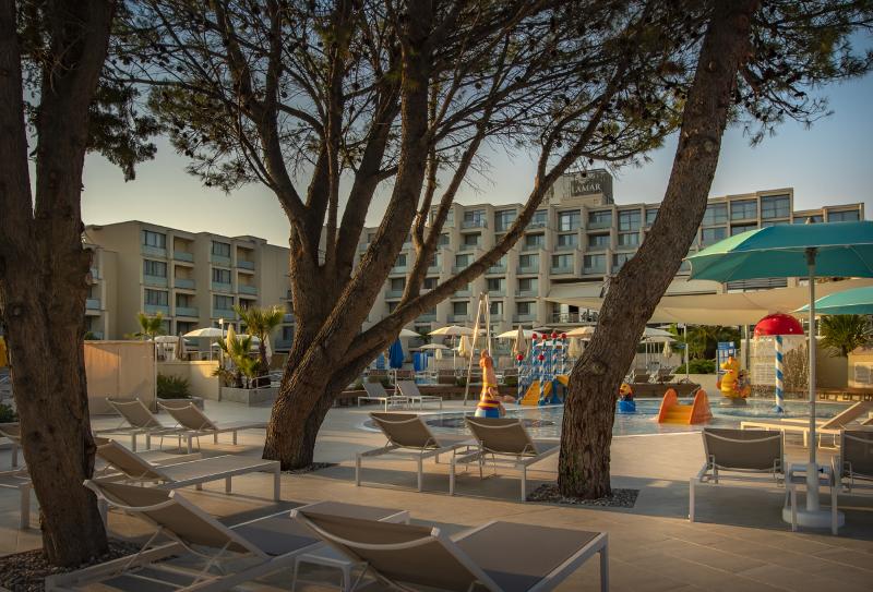 ホテル Valamar Parentino
