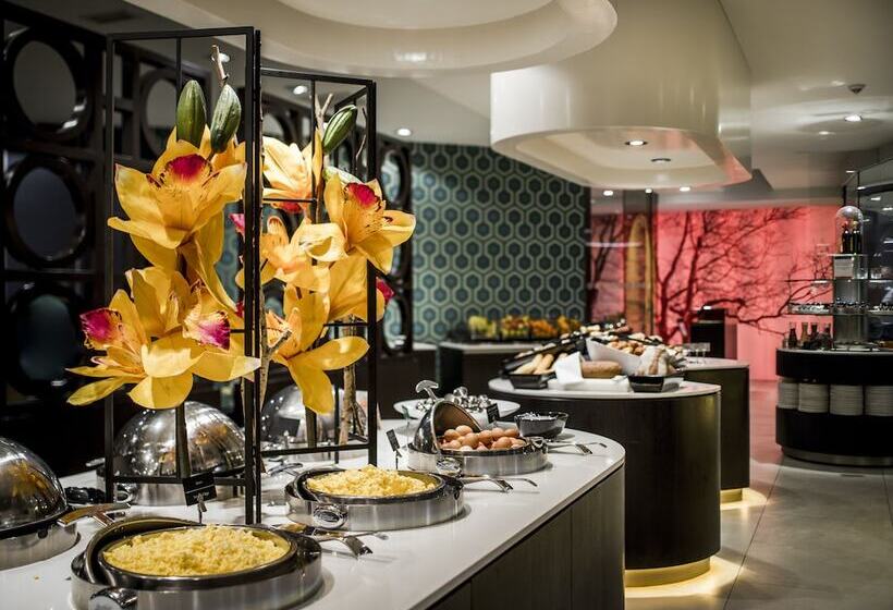 هتل Van Der Valk Maastricht