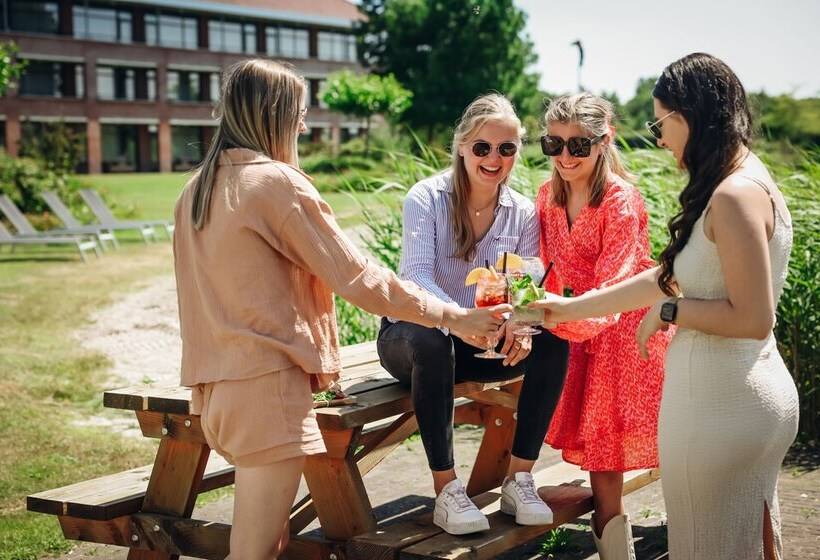 호텔 Van Der Valk Wolvegaheerenveen