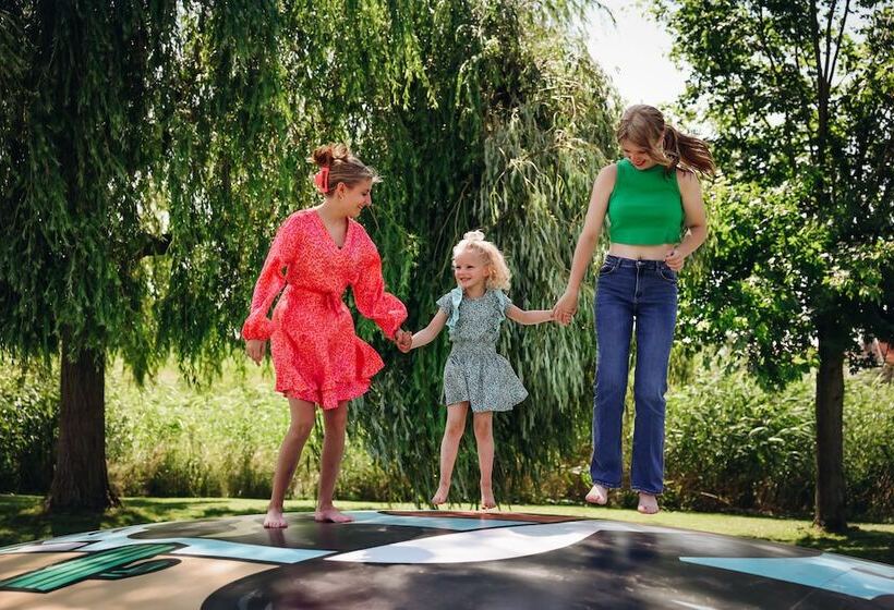 בית מלון כפרי Van Der Valk Wolvegaheerenveen